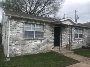 801 E 1st St, Gentry, AR 72734