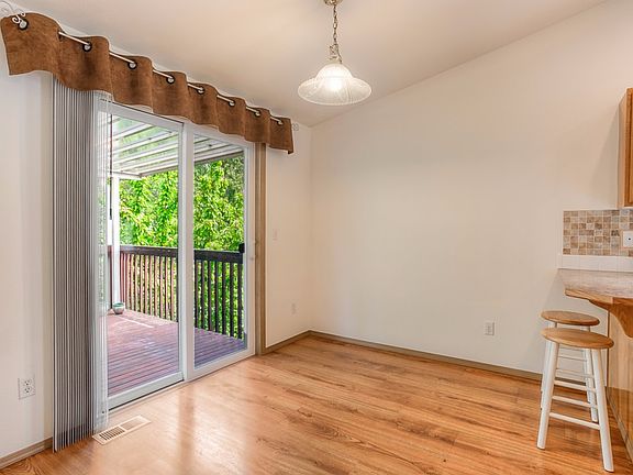 4th image of 2513 156th St Ct E