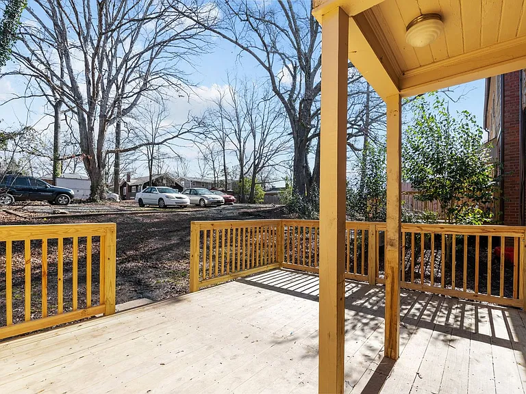 906 Clarendon St #A — Photo 17