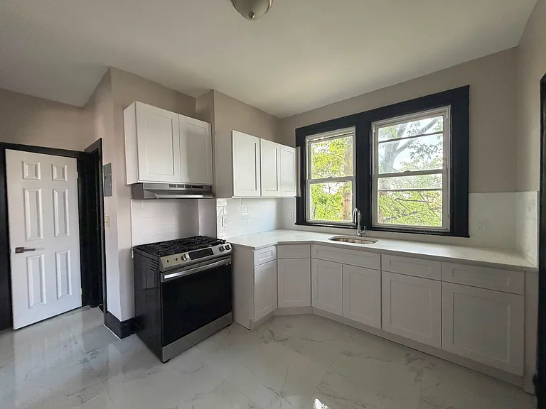 52 Greenville Ave #39E — Photo 1