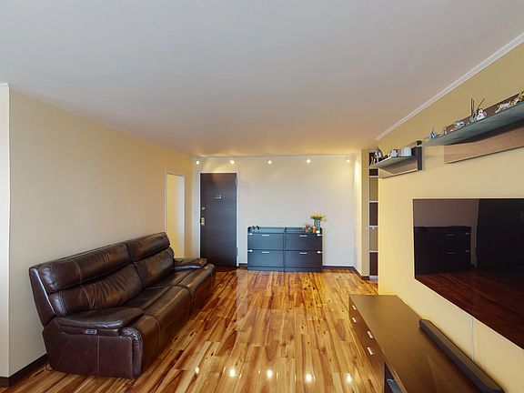 2nd image of 2942 W 5th St APT 9