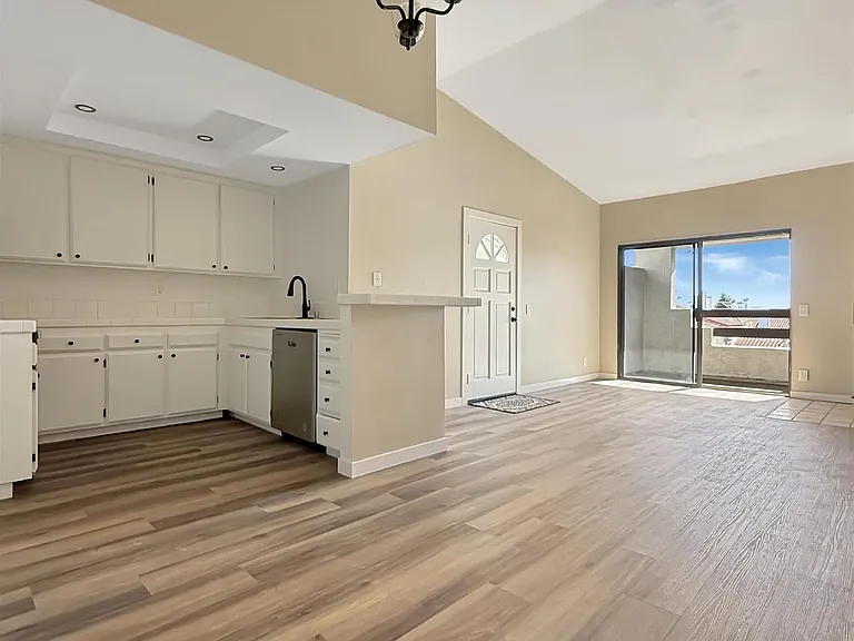 2425 Cranston Dr — Photo 6
