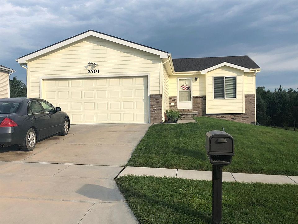 1st image of 2701 NW Columbine Dr