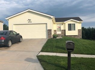 2701 NW Columbine Dr, Lincoln, NE 68524