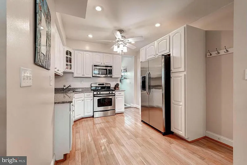 2 bed, 1.5 bath, 1100 sqft, $1,500 — Photo 4