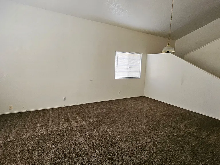 20300 Graham St — Photo 2