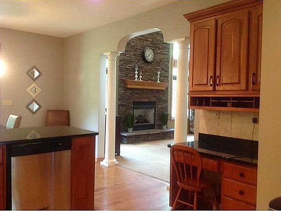 3rd image of 3188 Baywoods Dr