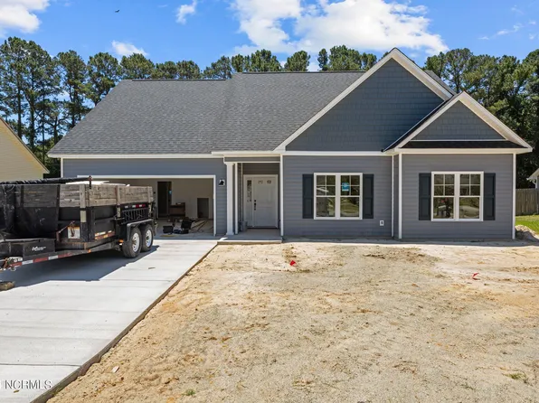 209 Pecan Grove Court, New Bern, NC 28562