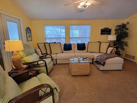 4th image of 851 W Oyster Dr