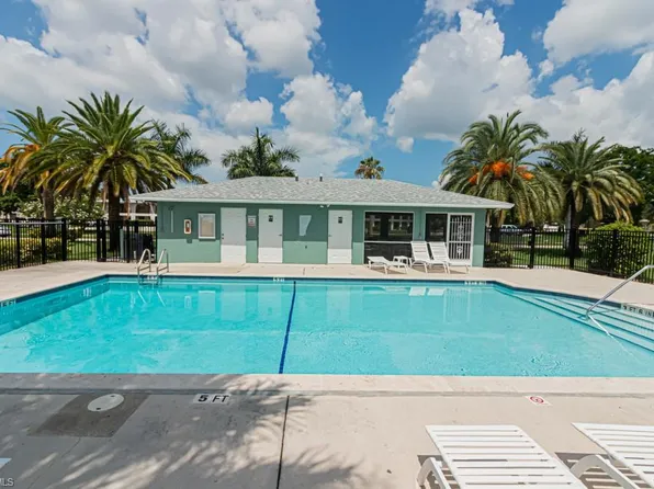 130 Cypress WAY E #1, NAPLES, FL 34110