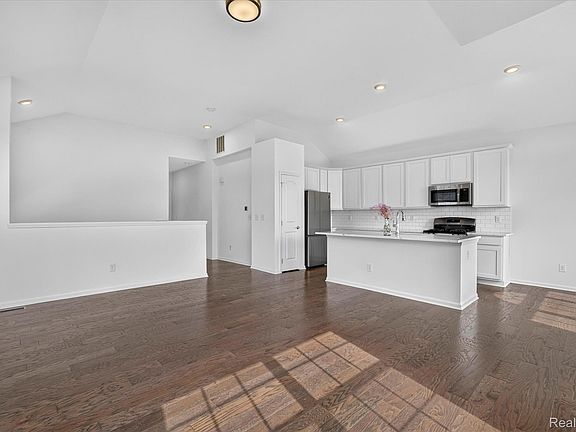 5th image of 49503 Lantern Way