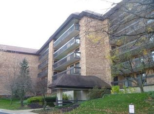 3851 Mission Hills Rd #W-102, Northbrook, IL 60062