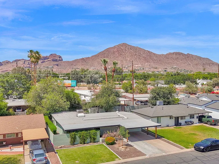 4916 E Amelia Ave — Photo 2