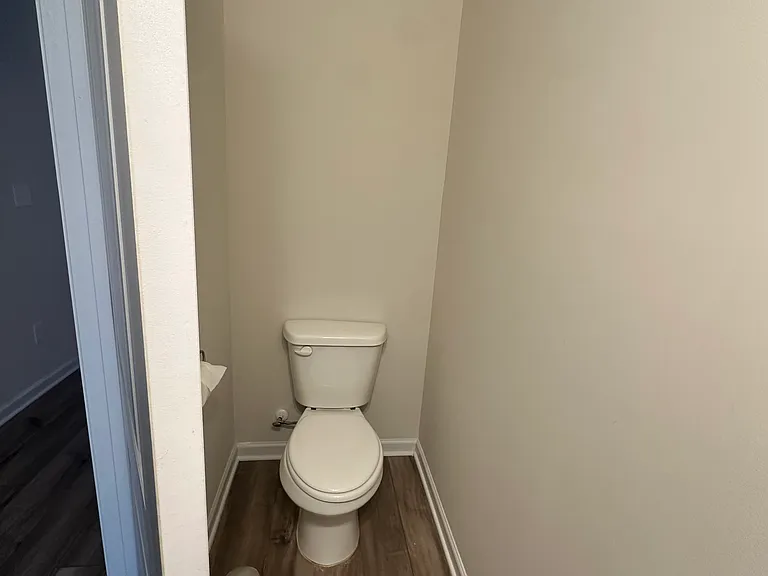115 Buckingham Ln — Photo 4