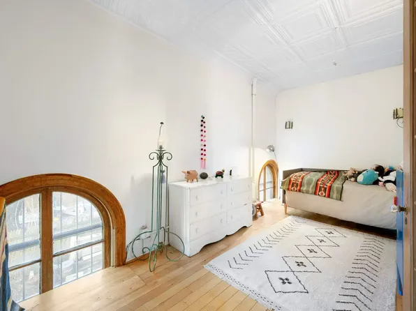 431 East 6th Street image 9 of 13