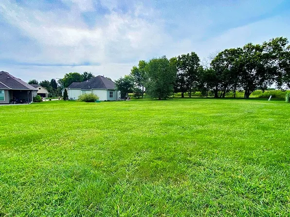 303 Crestview Ct, Raymore, MO 64083