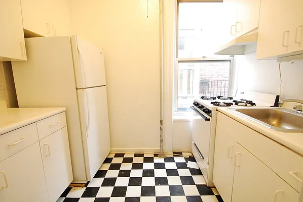 Rented by Bohemia Realty Group | media 7