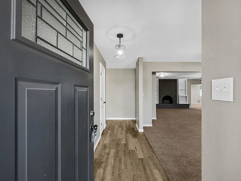 6943 NW Eisenhower Dr — Photo 5