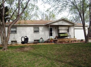 724 Pine St, Halstead, KS 67056