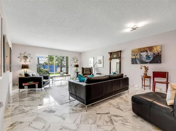 877 NE 195th St APT 119, Miami, FL 33179