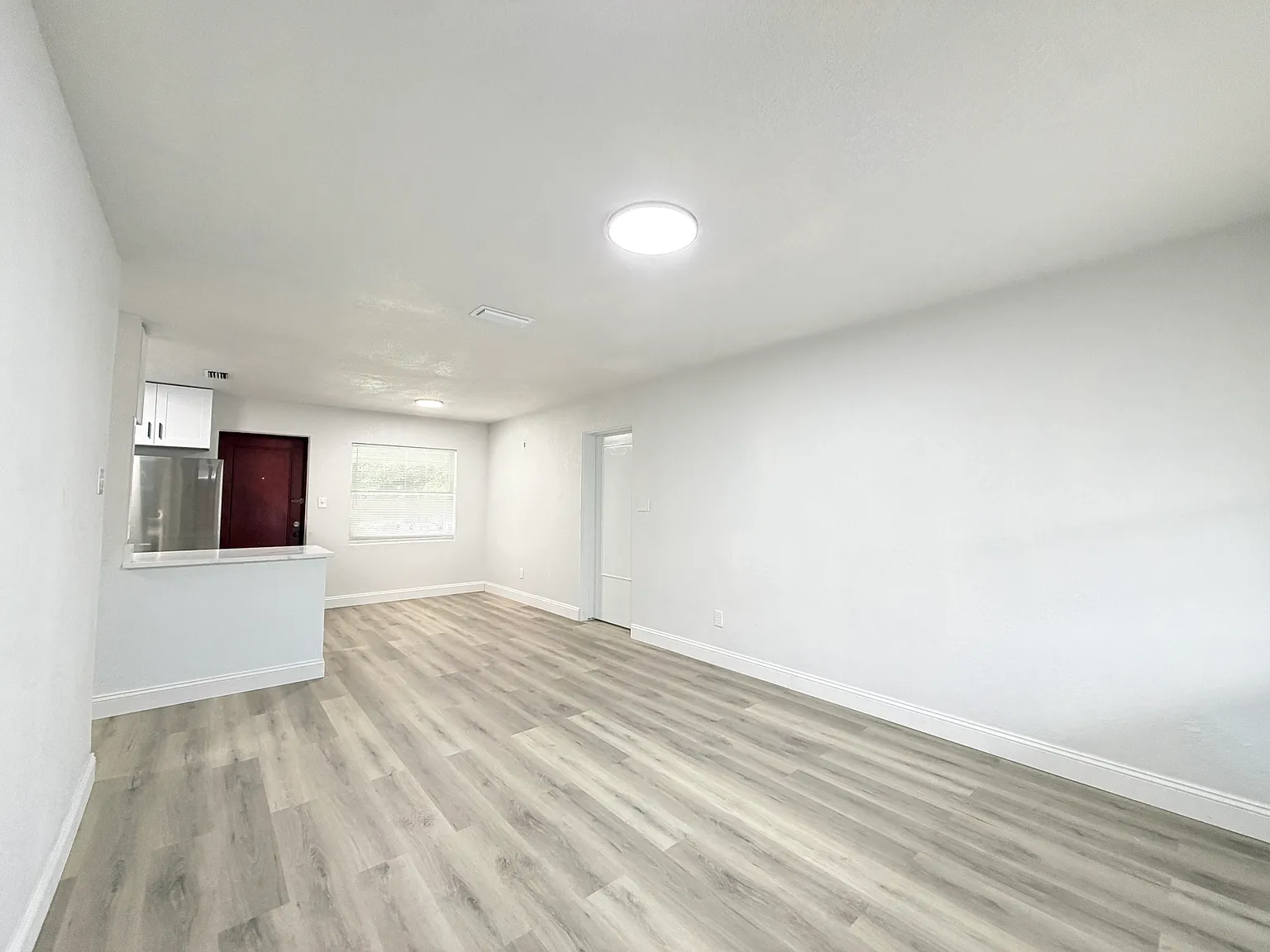 4 bed, 1360 sqft, $2,400 — Photo 3