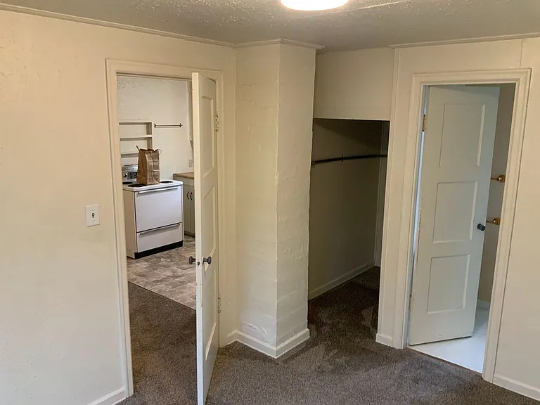 1 Bedroom duplex in downtown Eugene — Photo 7