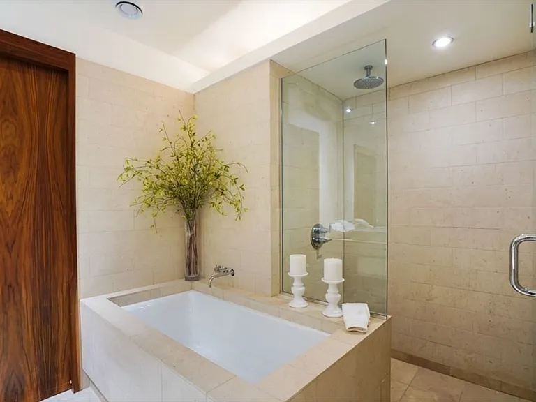 132 Commonwealth Ave #Penthouse 9 — Photo 17