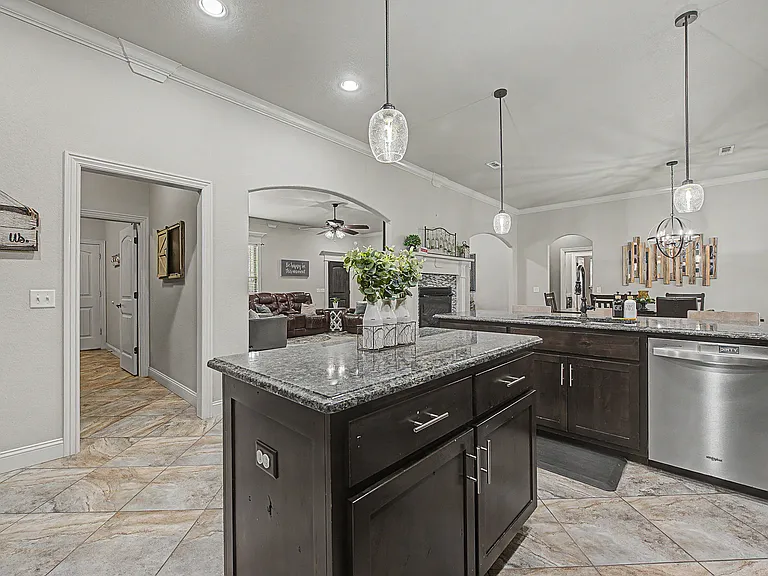 1202 Birkshire Cir — Photo 10