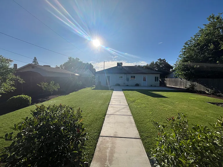 250 Oxford Ave — Photo 30