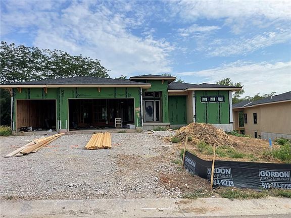 2nd image of 2532 NE Woodland Oak Cir