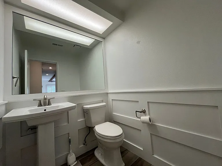 289 Vista Royale Cir W — Photo 21