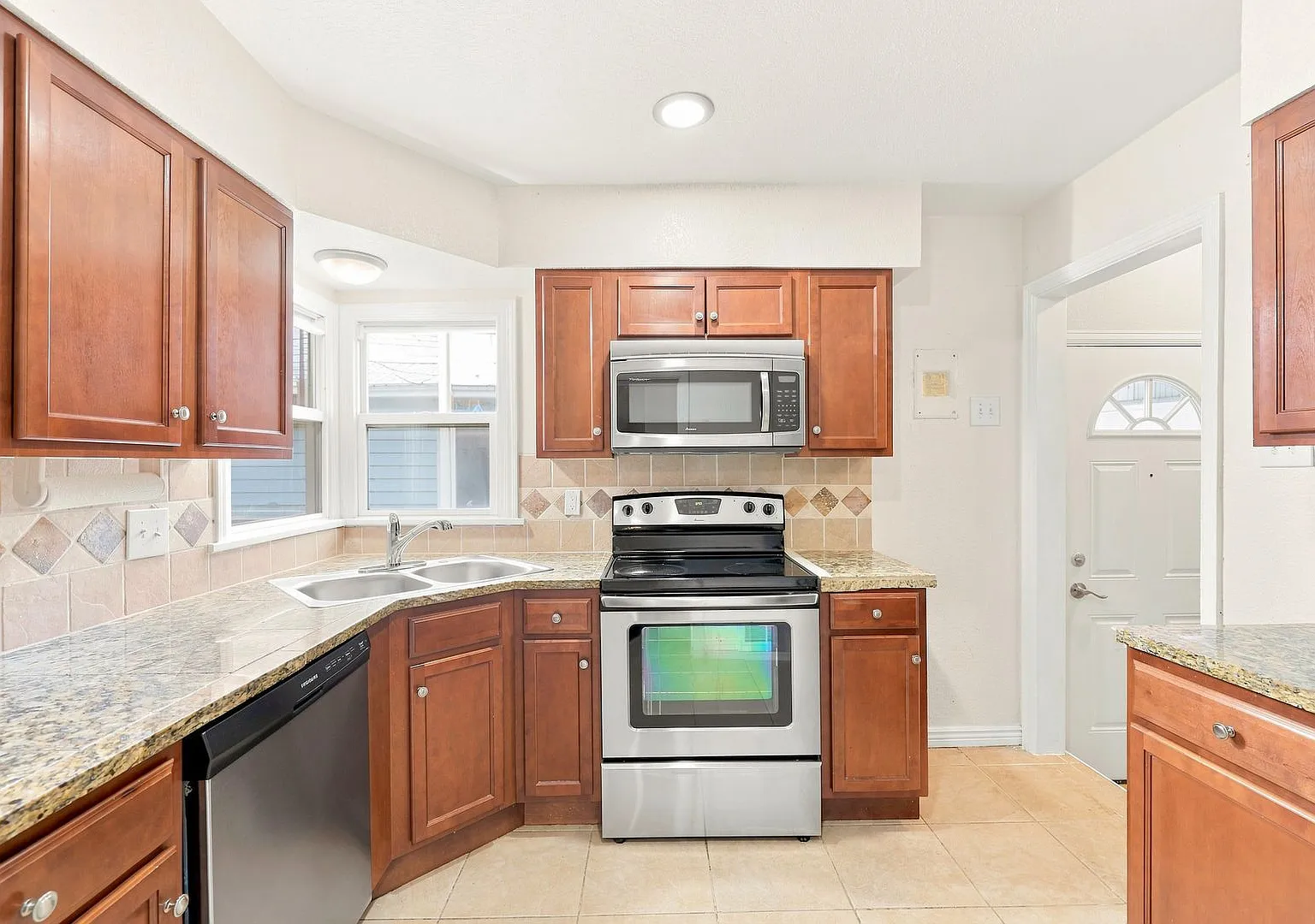 $0 Deposit Option. 4bed/2bath With Garage Near Anschutz Medical Campus — Photo 3