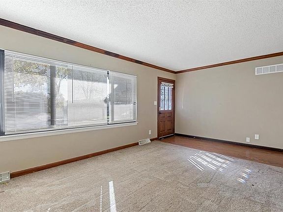 5th image of 4206 E 115th St