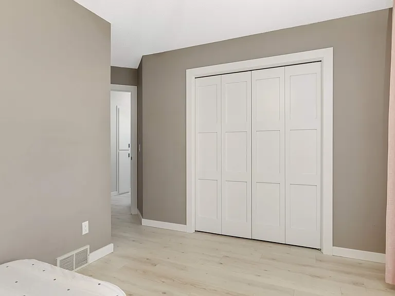 9523 Parkside Trl N — Photo 11