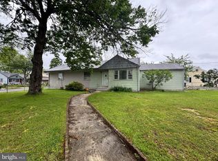 35 Farnsworth Ave, Maple Shade, NJ 08052