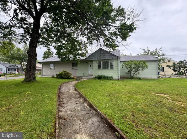 35 Farnsworth Ave, Maple Shade, NJ 08052