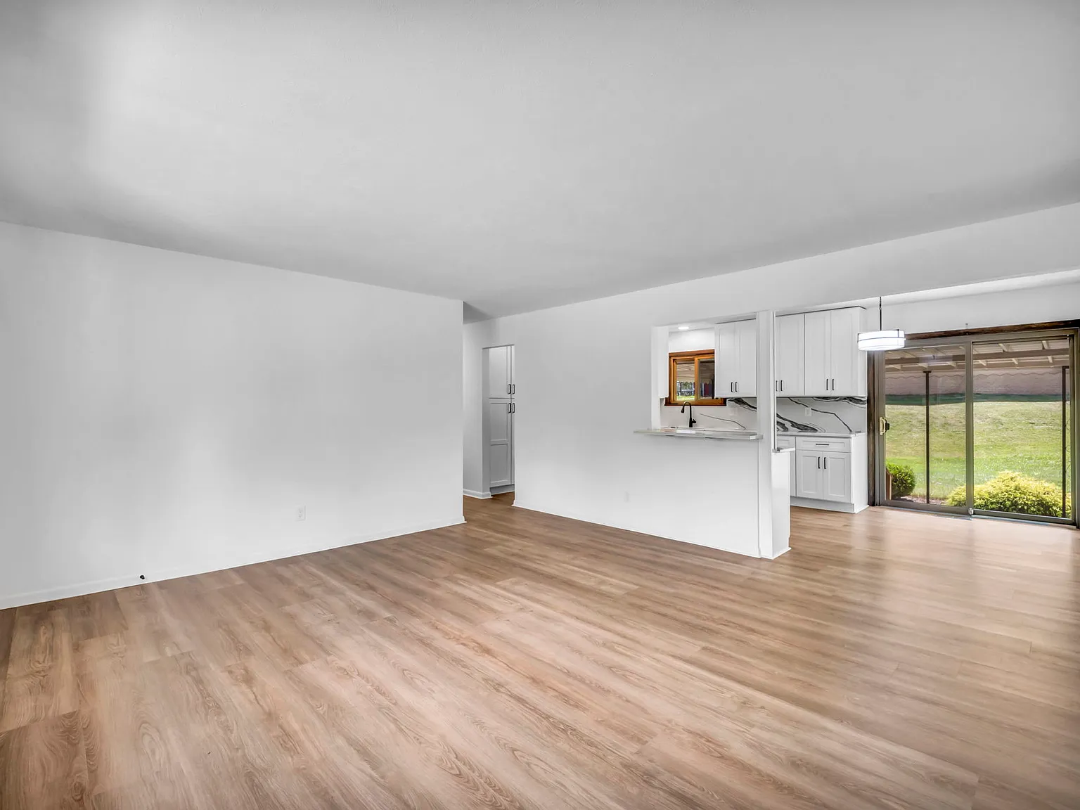 4 bed, 2211 sqft, $2,500 — Photo 4