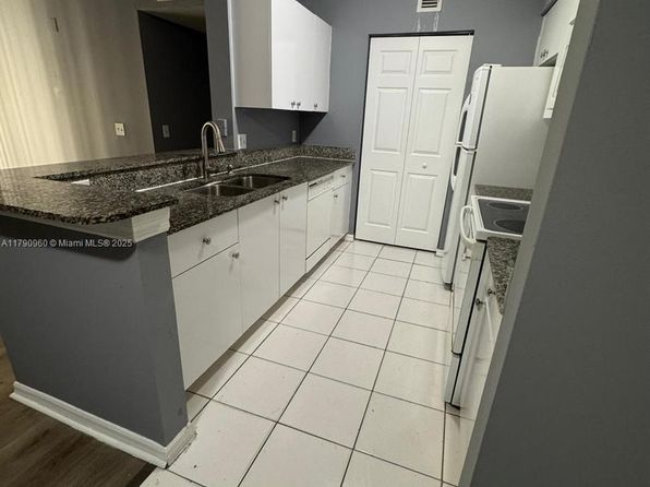 2451 Centergate Dr APT 202