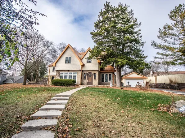 450 South 8th AVENUE, West Bend, WI 53095