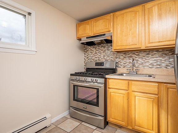5th image of 414 Greenwich St