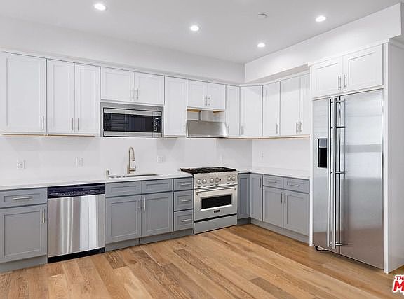 2nd image of 3726 Kelton Ave #101