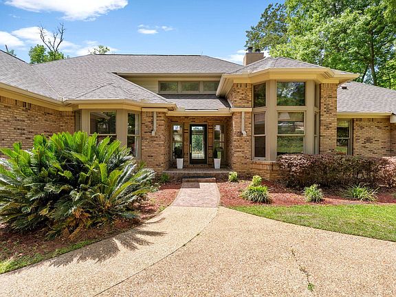 3rd image of 8983 Winged Foot Dr