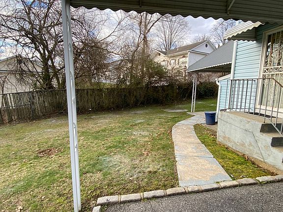 4th image of 11 S Cherrybrook Pl