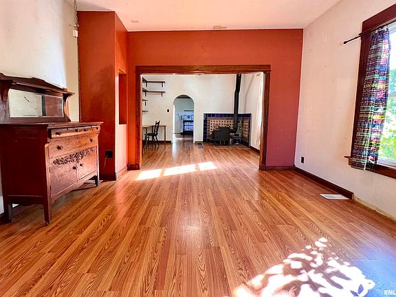 3rd image of 307 E Birch St