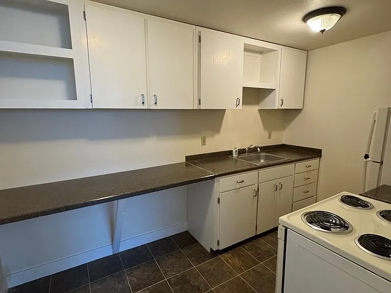 Stanford Arms Apartments — Photo 31