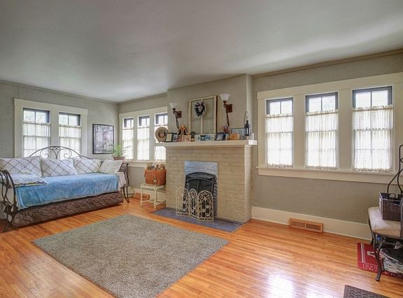 5th image of 605 W Marion St
