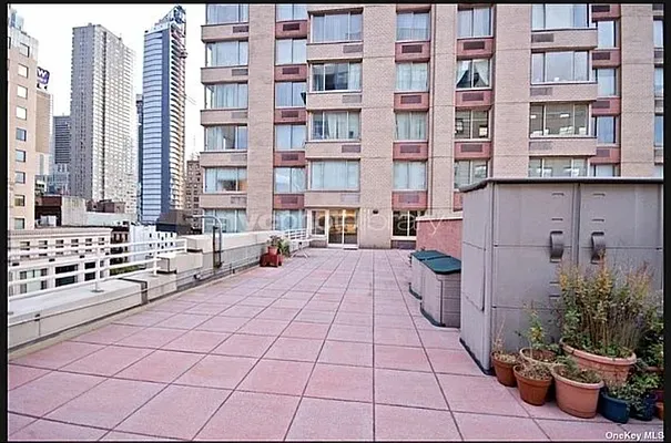 Rented by E Realty International Corp | media 22