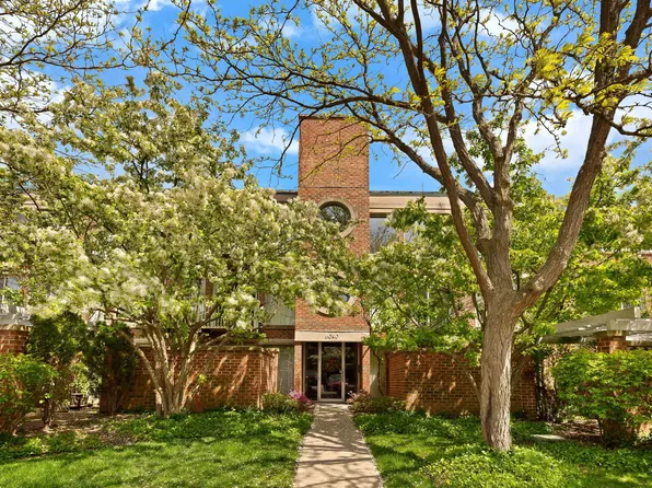 6040 Arbor Ln APT 102, Northfield, IL 60093