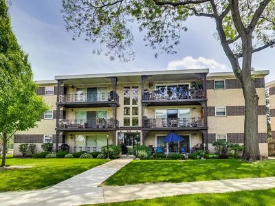 905 8th Ave APT 9, La Grange, IL, 60525