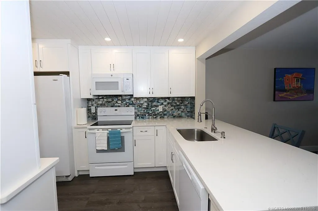 2 bed, 2.0 bath, 984 sqft, $5,500 — Photo 3